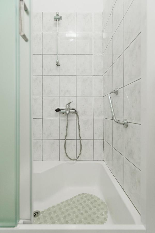Apartment Kuzmanic Локва-Рогозниця Екстер'єр фото